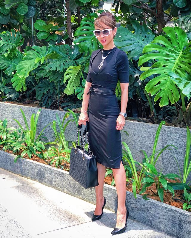 The classy women's black pencil skirt outfit should not be cut from your basic wardrobe