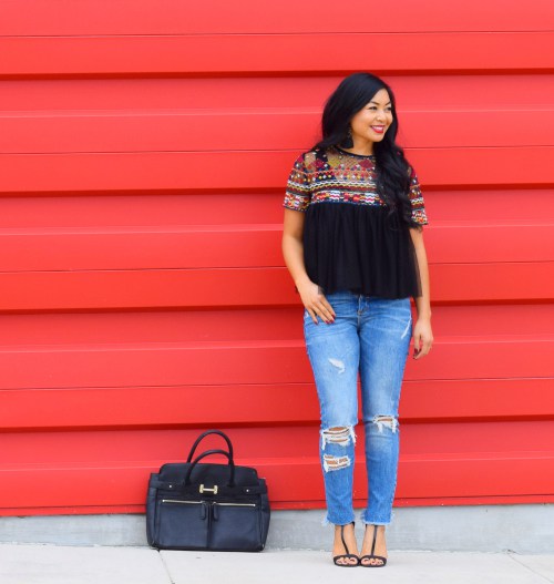 Summer outfits with skinny jeans and high heels sandals and simple black blouse