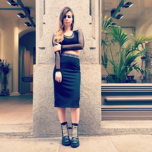 how to style a black pencil skirt