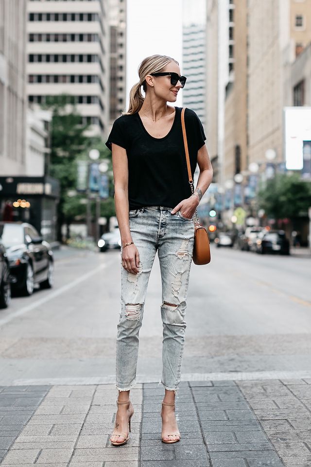 30 Casual Summer Outfits With Jeans To Copy In 2022 - GlossyU.com