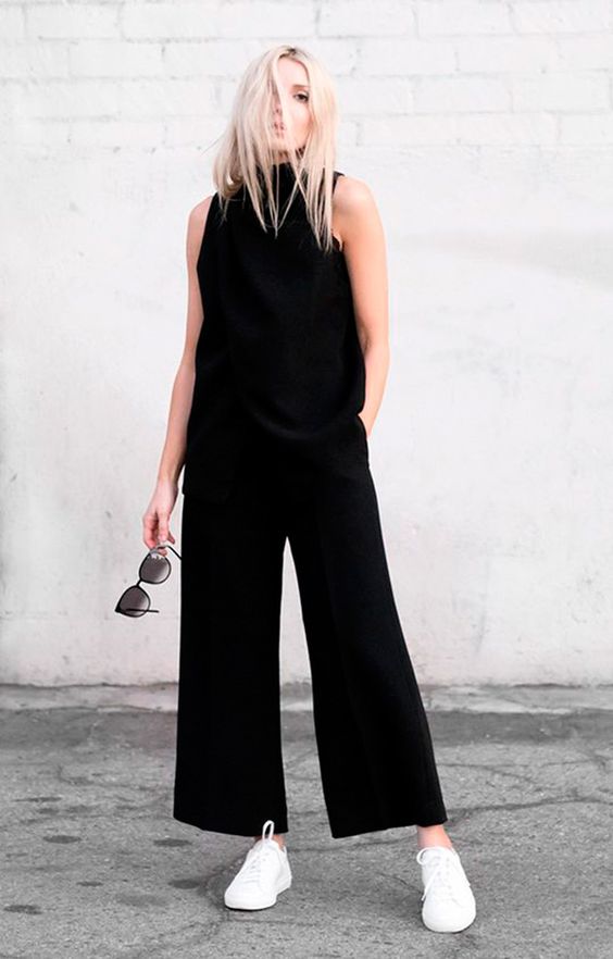 What to wear with black culottes

