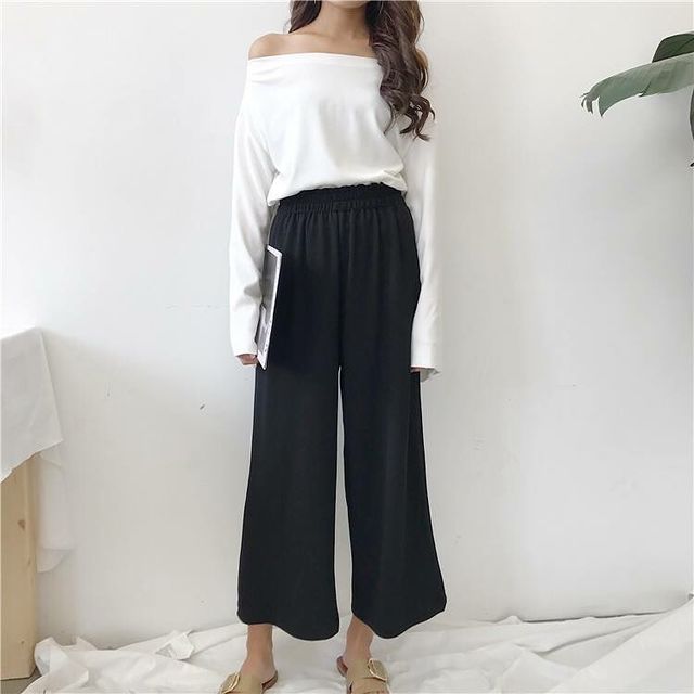 Flip flops and culottes pants