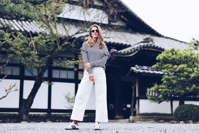 How to wear culottes with flat sneakers