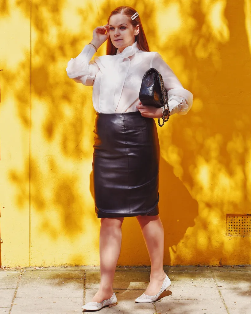 How to style black leather skirt