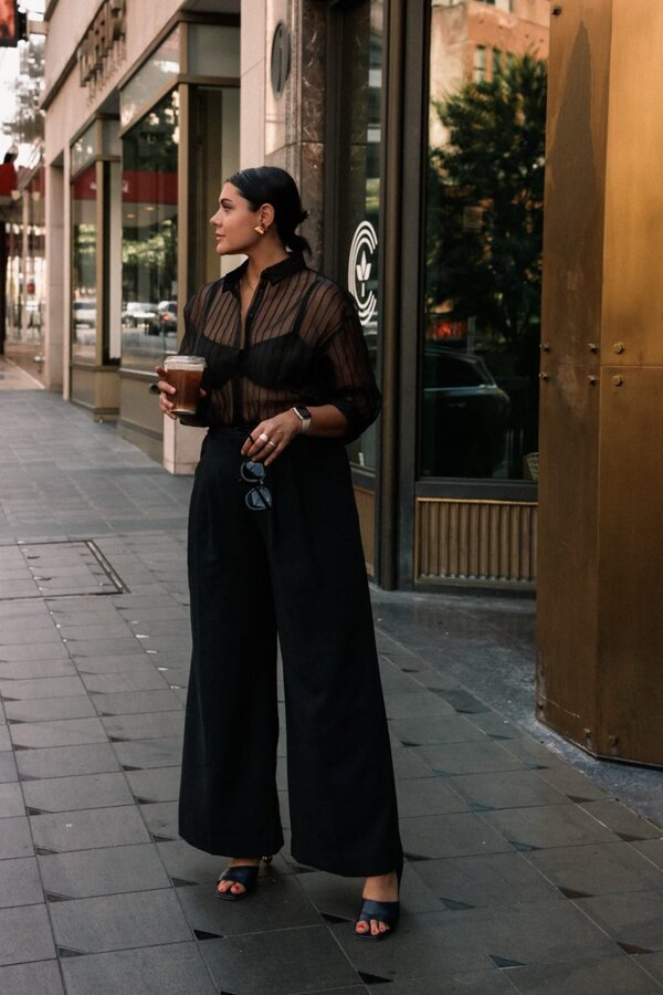 What to wear with black culottes 